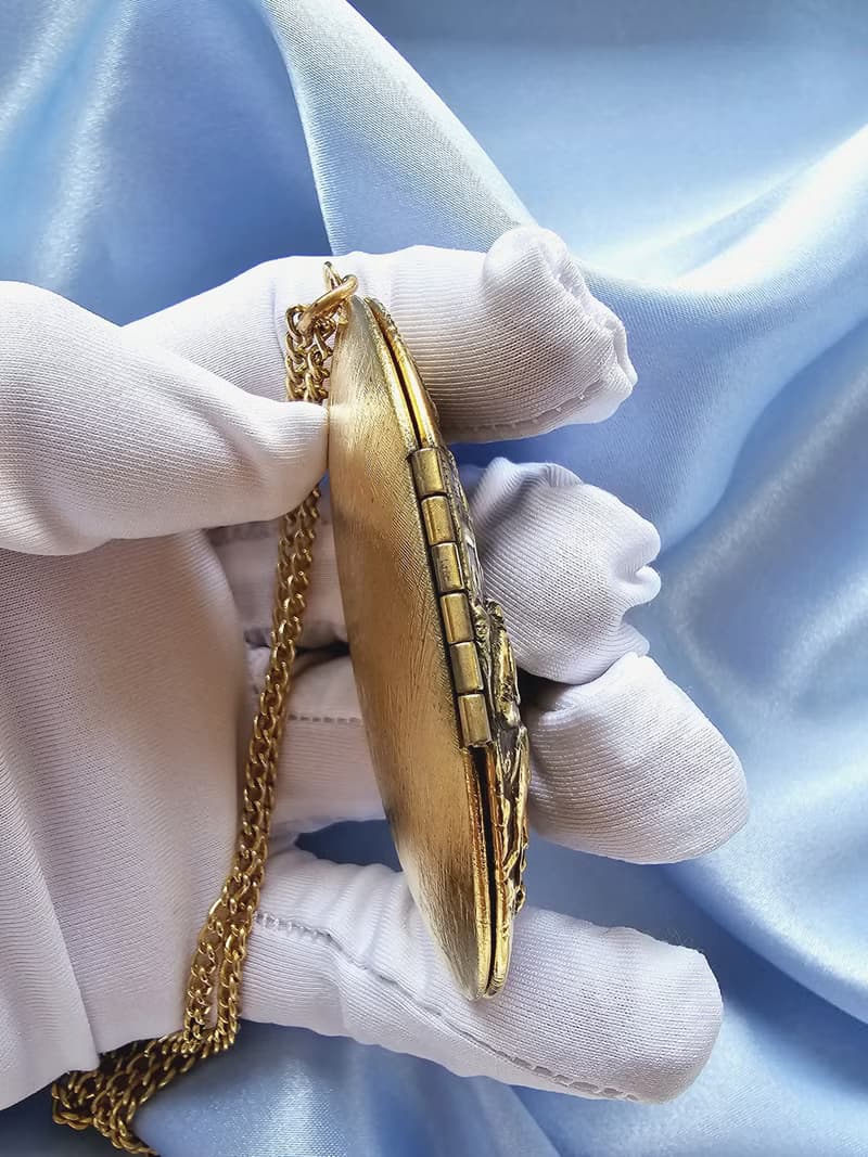 英國早期人物生活金色浮雕LOCKET項鍊/vintage西洋古董飾品