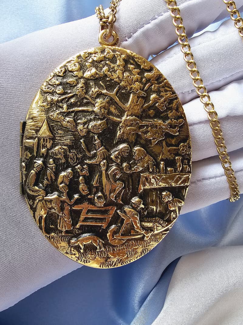 英國早期人物生活金色浮雕LOCKET項鍊/vintage西洋古董飾品