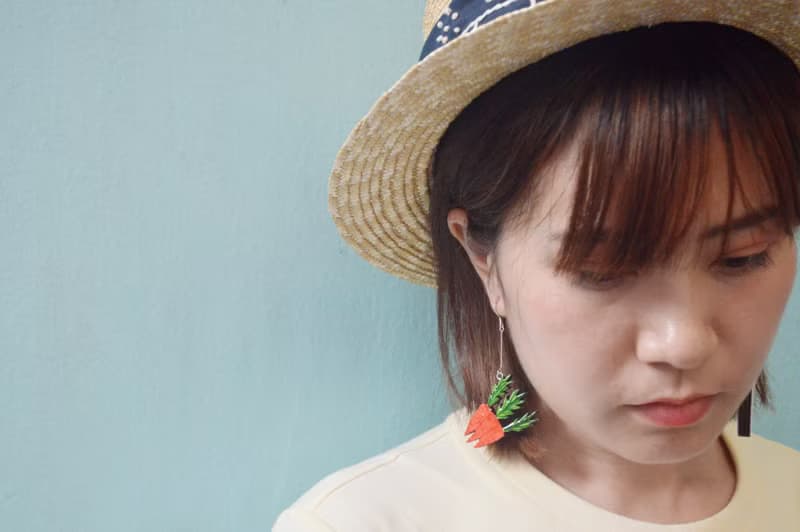 森林童話 兔子先生與胡蘿卜長款手繪不對稱耳環耳夾 手繪木製 