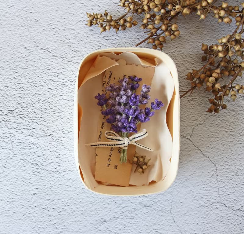 薰衣草花束胸針 日本麻線 細工編織 細緻優雅 心意禮物 收藏首選