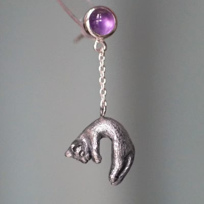 風船と旅する脱力猫ピアス 片耳