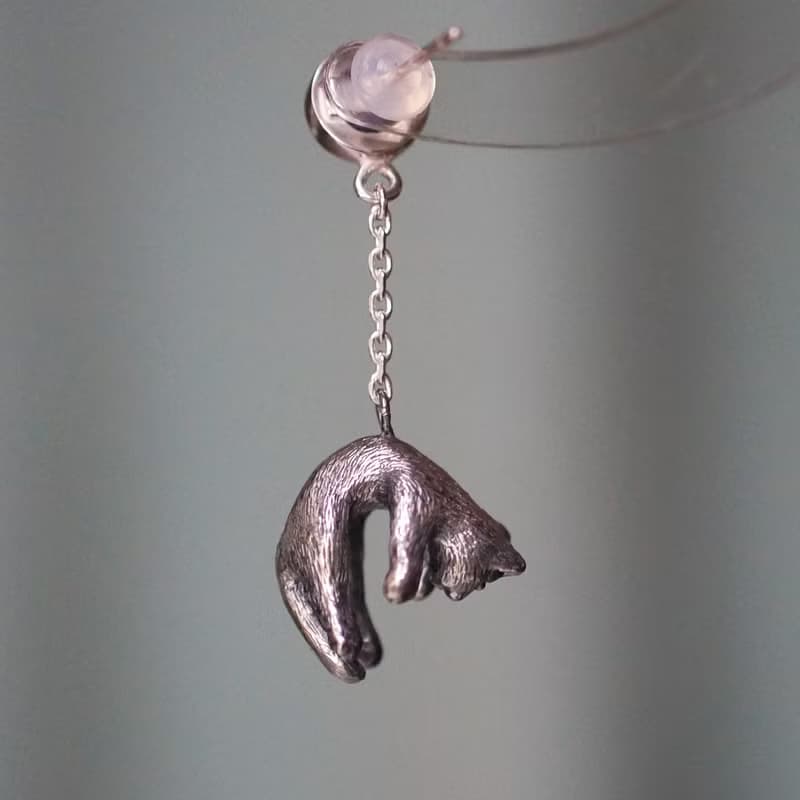 風船と旅する脱力猫ピアス 片耳