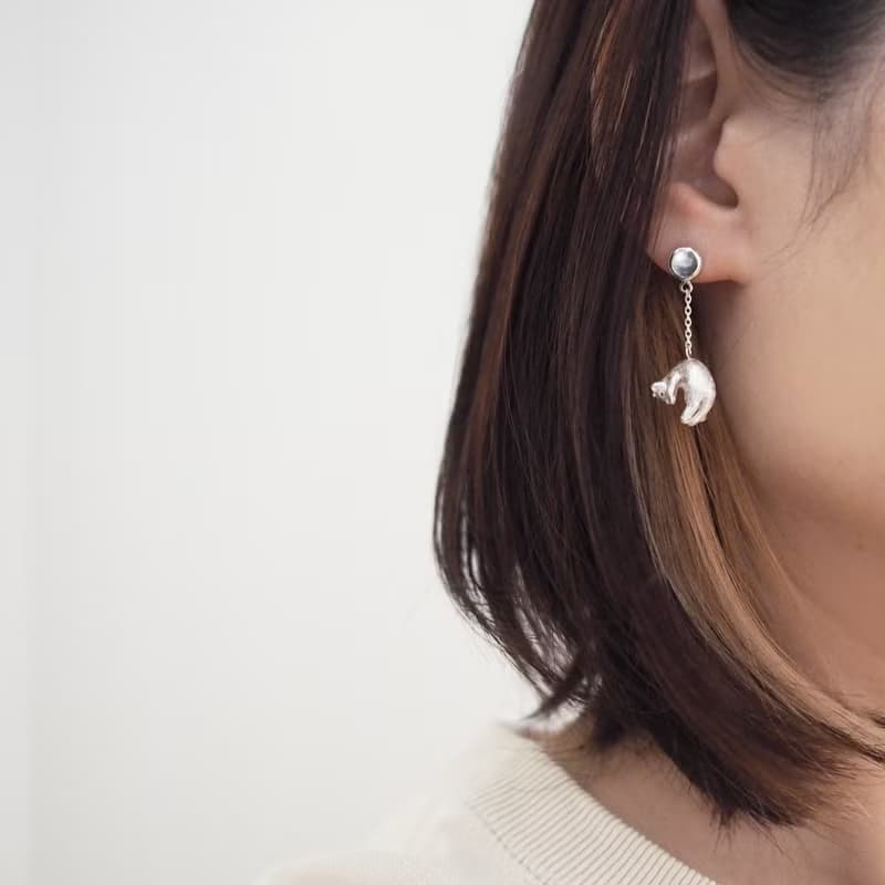 風船と旅する脱力猫ピアス 片耳