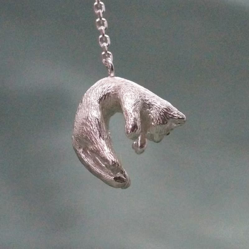 風船と旅する脱力猫ピアス 片耳