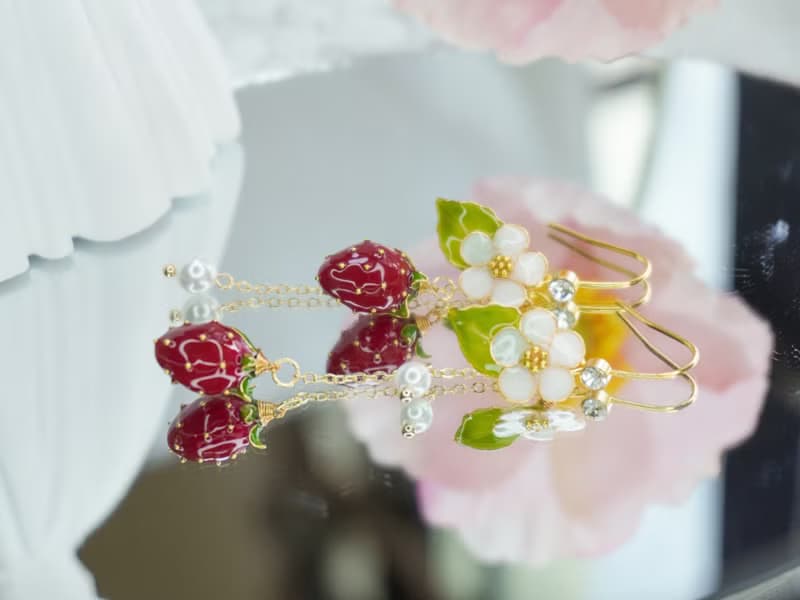 【紅色草莓耳飾】手工原創耳飾銅線樹脂 優雅 耳環/耳夾飾品