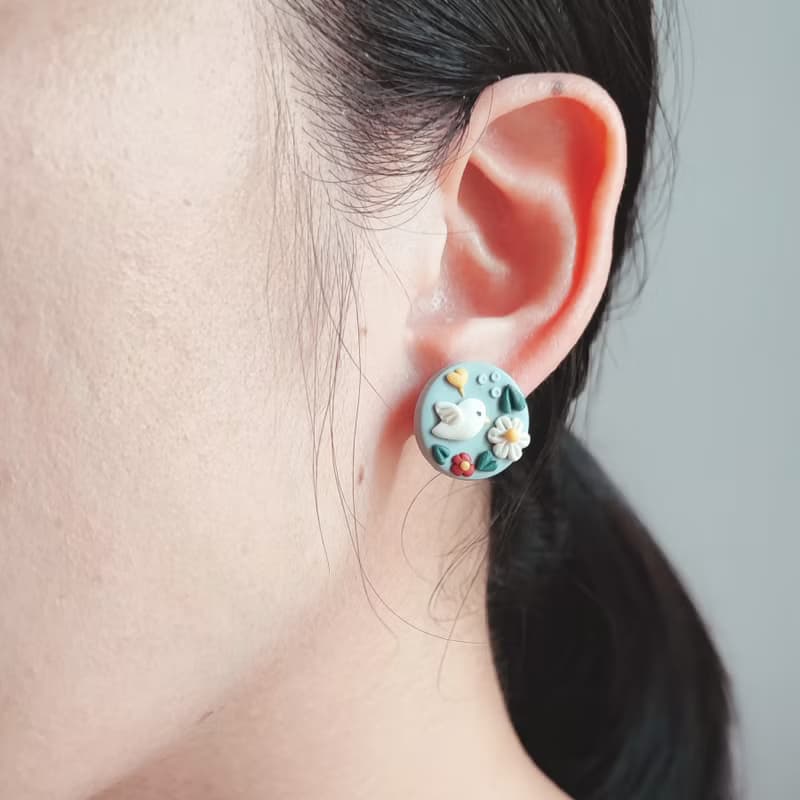 bi birdy //和平白鴿小花圈手工軟陶小耳釘