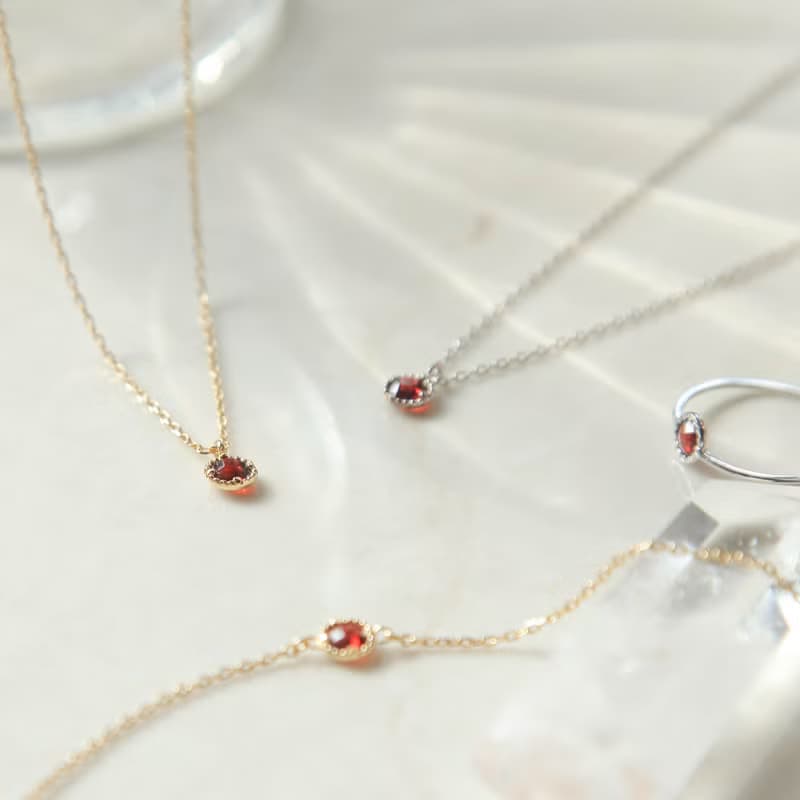 石榴石小圓片純銀手鍊_1月誕生石。生日禮物。特色。天然石