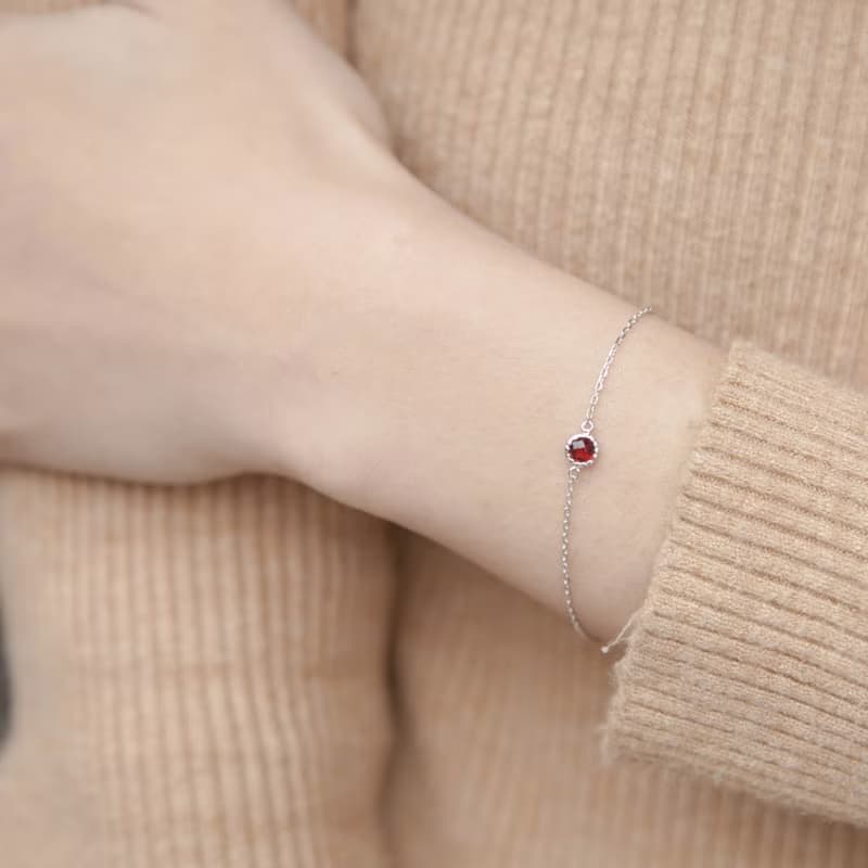 石榴石小圓片純銀手鍊_1月誕生石。生日禮物。特色。天然石