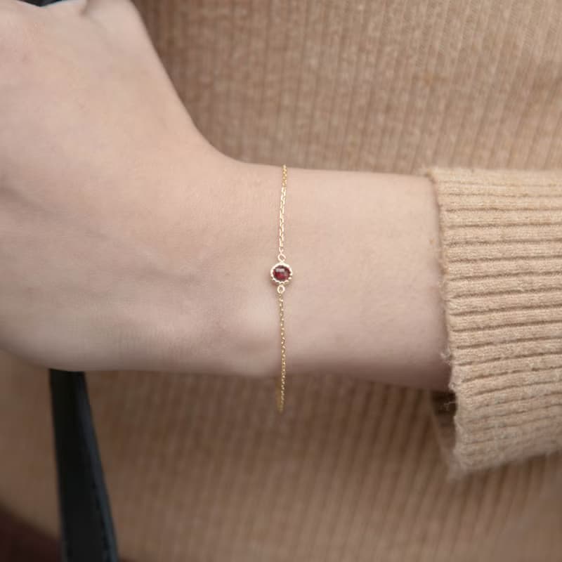 石榴石小圓片純銀手鍊_1月誕生石。生日禮物。特色。天然石