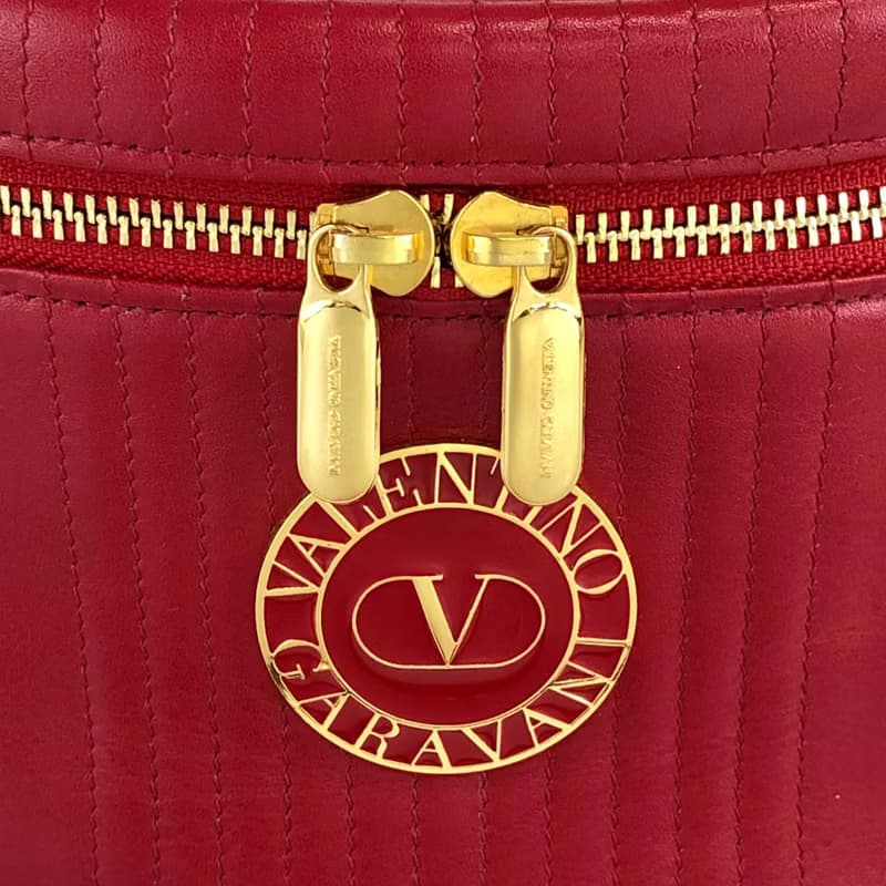 【 日本直送　名牌中古包 】VALENTINO GARAVANI ハンドバッグ レッド メダル レザー バニティバッグ vintage オールド n8rmd6