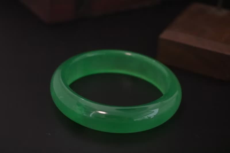 天然危料翡翠A貨綠飄花玉手鐲玉石鐲子禮盒裝