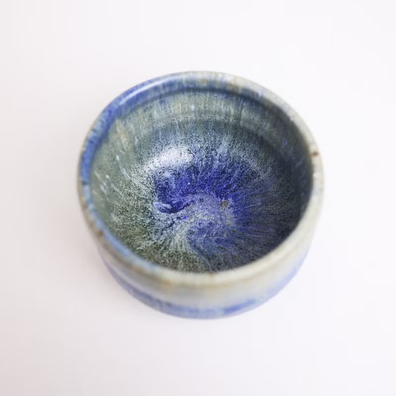 明芽窯 l 柴燒灰藍流釉鐵斑茶碗 藍 茶具 陶器 蒐藏品 陶藝品 H7