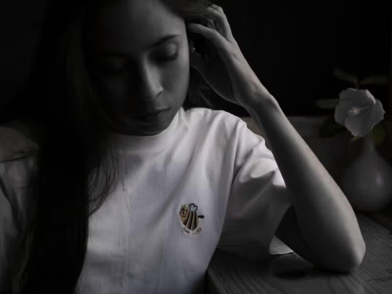 Bee happy /  上衣  刺繡 T-SHIRT  (中性版)