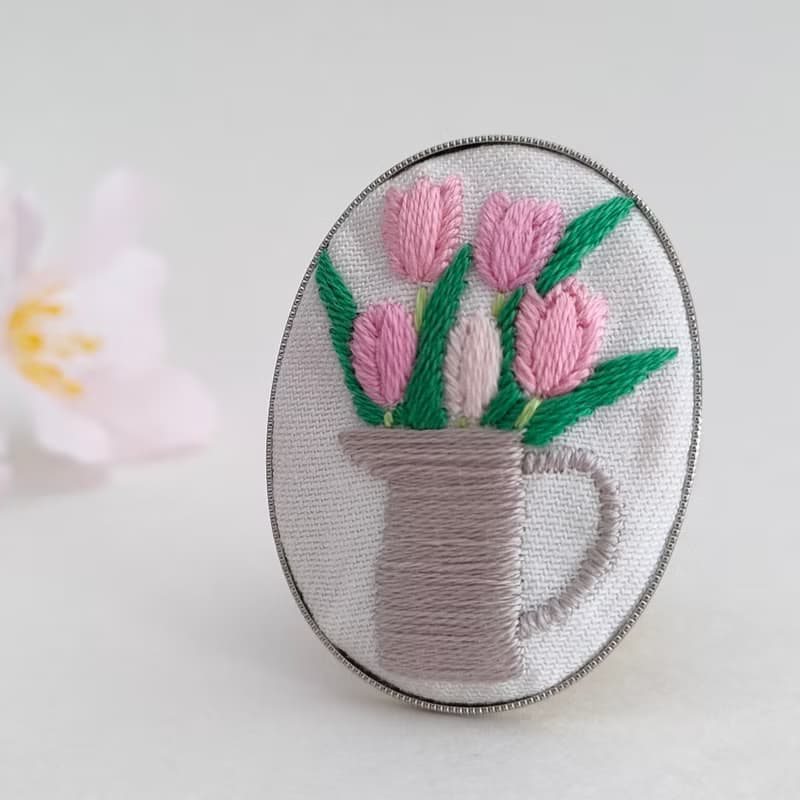 ピンクのチューリップ花束刺繍ブローチ