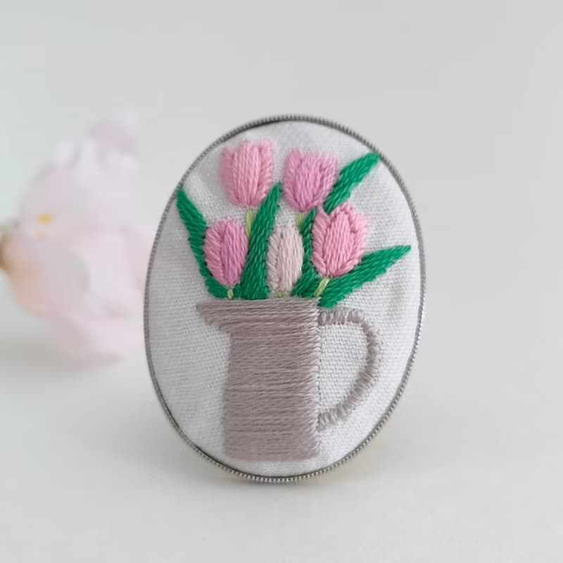 ピンクのチューリップ花束刺繍ブローチ
