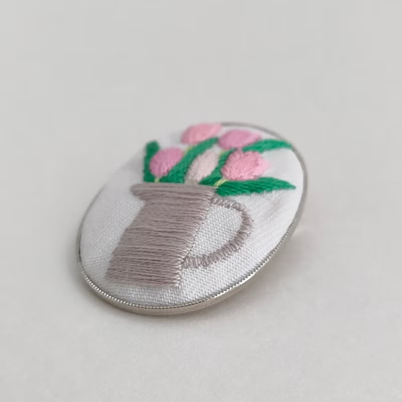 ピンクのチューリップ花束刺繍ブローチ