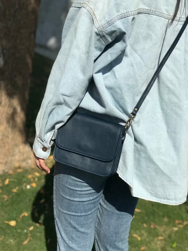 無印簡約 小方包 普魯士藍