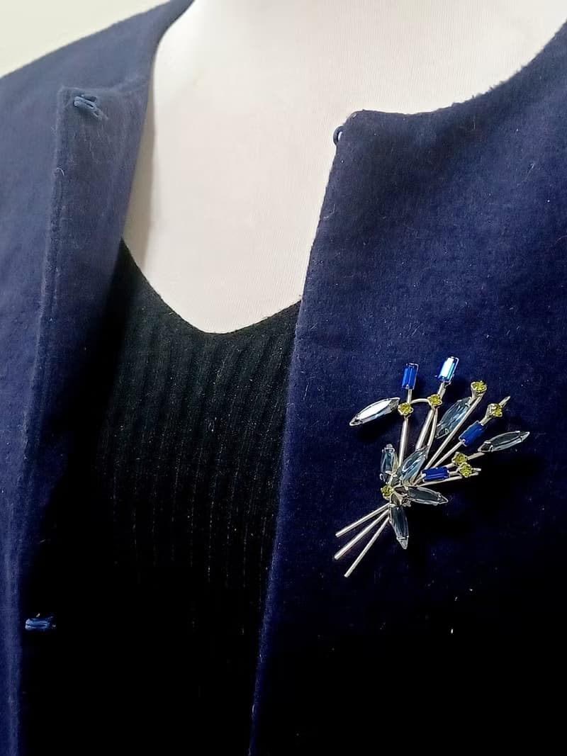 vintage jewelry 古董立體萊茵石花束 別針 胸針