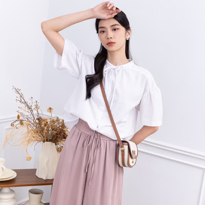 【MEDUSA】小立領綁結壓紋傘襬上衣(M-XL) | 女休閒上衣 短袖上衣