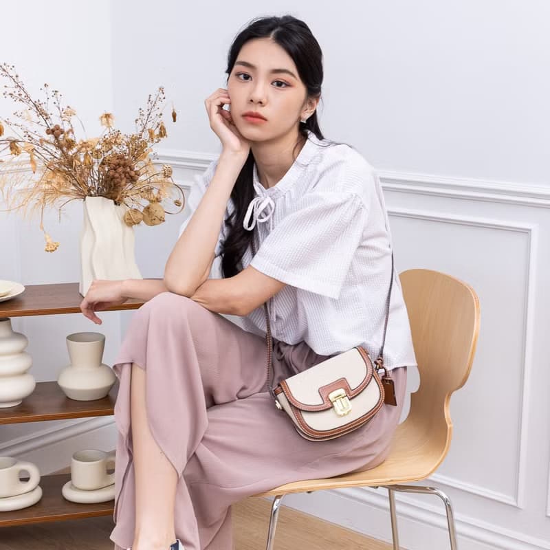 【MEDUSA】小立領綁結壓紋傘襬上衣(M-XL) | 女休閒上衣 短袖上衣