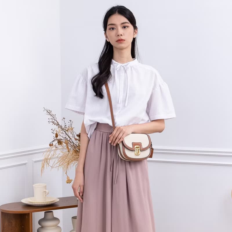 【MEDUSA】小立領綁結壓紋傘襬上衣(M-XL) | 女休閒上衣 短袖上衣