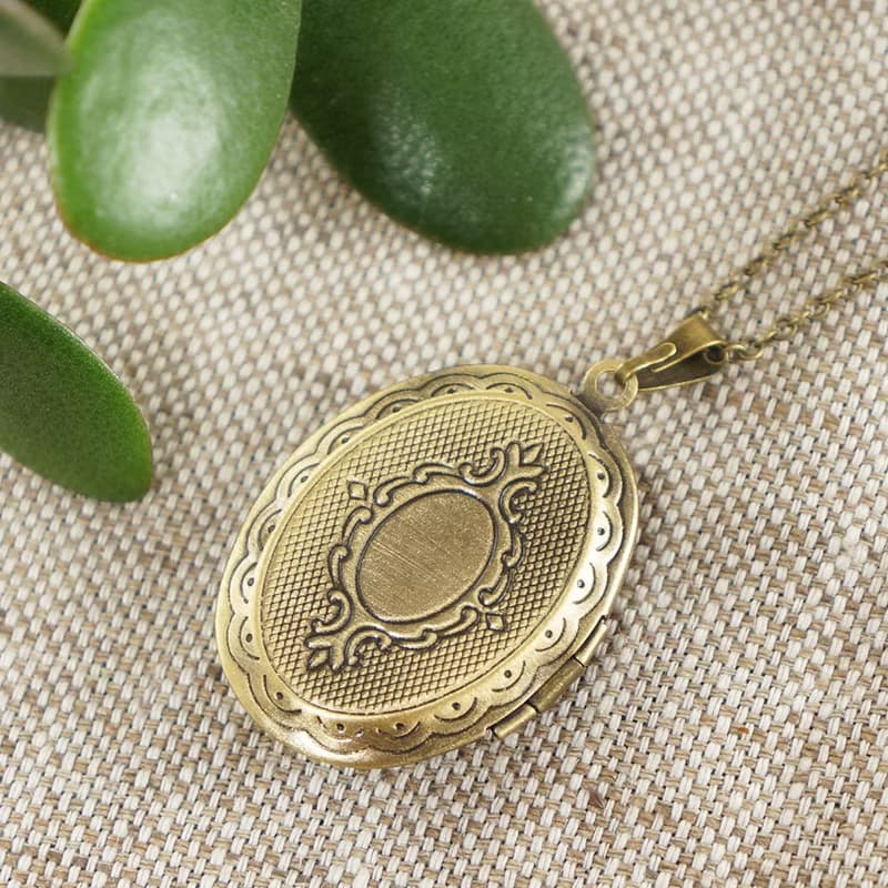 Green Agate Stone Bronze Oval Photo Locket Pendant Necklace Woman Jewelry Gift