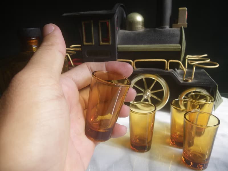 【老時光 OLD-TIME】早期二手台灣製蒸汽火車玻璃酒瓶酒杯組擺飾