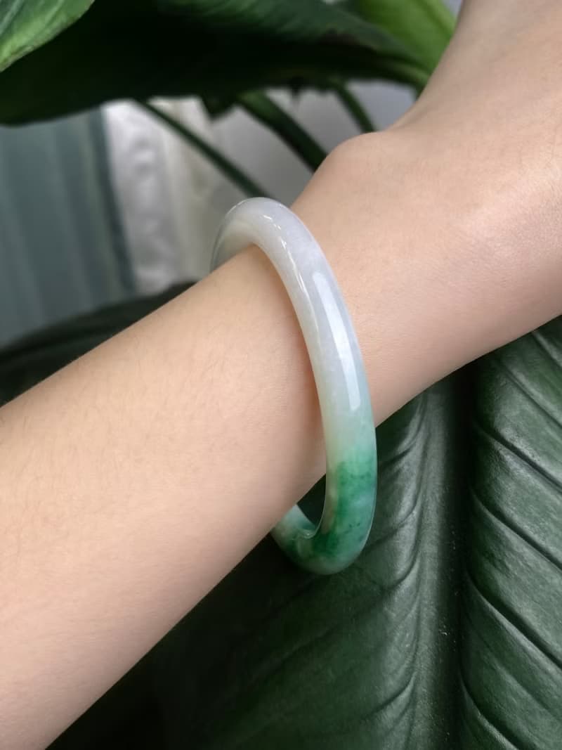 山霧 |冰糯種/白底青/細圓條/圓骨鐲/手圍17.5| 天然A貨翡翠玉鐲