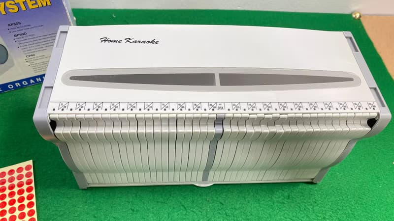 CD ROM 儲存系統組織器 CD ROM 全系列可容納 60 個 CD ROM