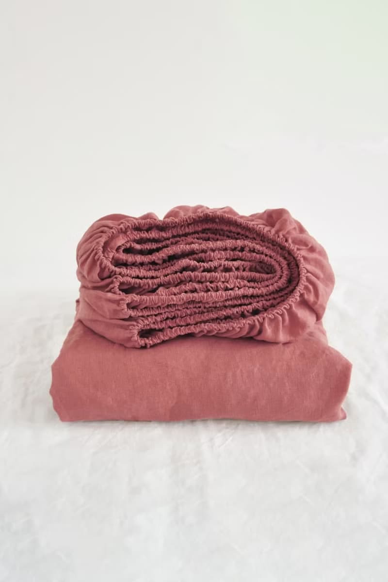 Rust pink linen fitted sheet / Softened linen bed sheet / Deep pocket