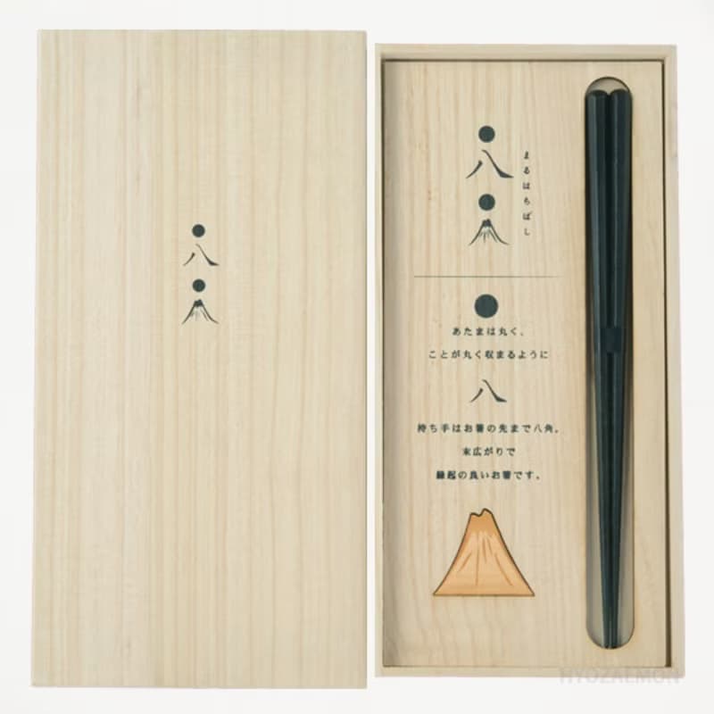 兵左衛門　箸・箸置きセット　丸八・黒大　箸1膳、箸置き1つ、桐箱入り。箸置きは富士山の形の箸置きです。漢字の八の字にも似ていて、末広がりで縁起のいい形です。