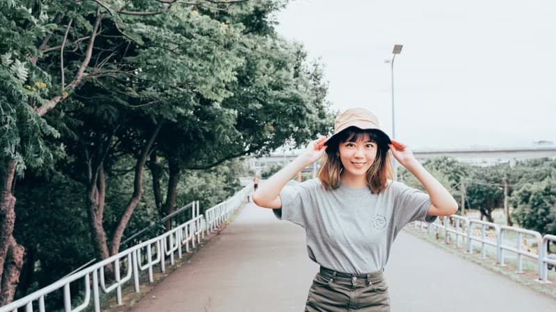 Balance 麻灰色 中性版刺繡Tee