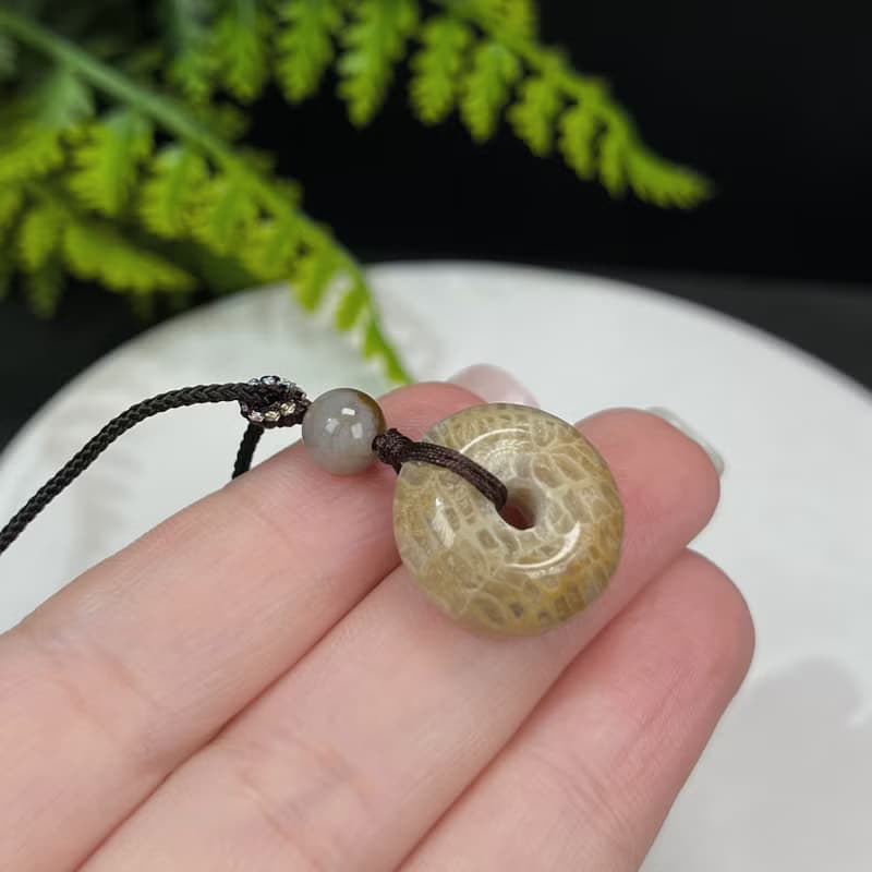 天然小平安扣珊瑚玉吊墜米白冰潤玉化萬花筒菊花玉項錬富貴迷人