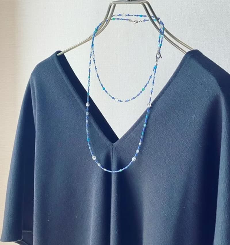 海の色とさざなみのビーズ　ショートネックレス