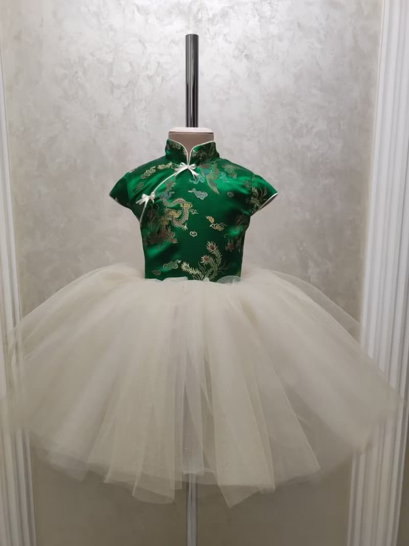 小童綠色和服緞面洋裝 象牙色裙子