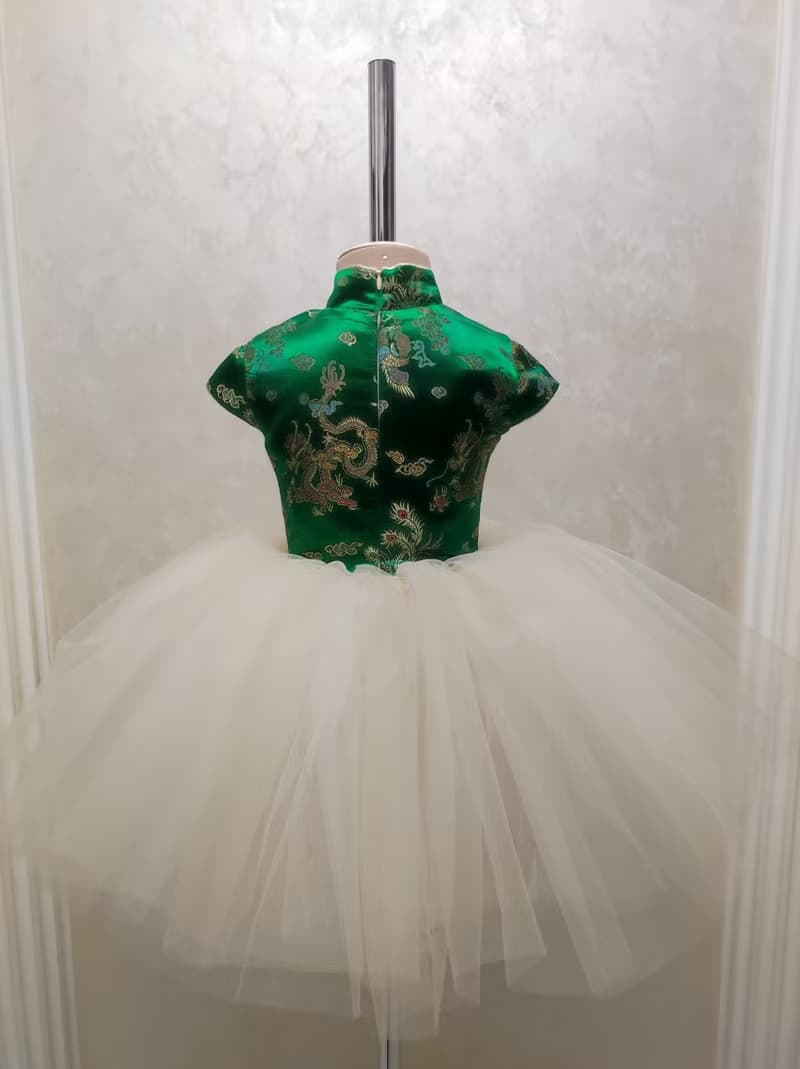 小童綠色和服緞面洋裝 象牙色裙子