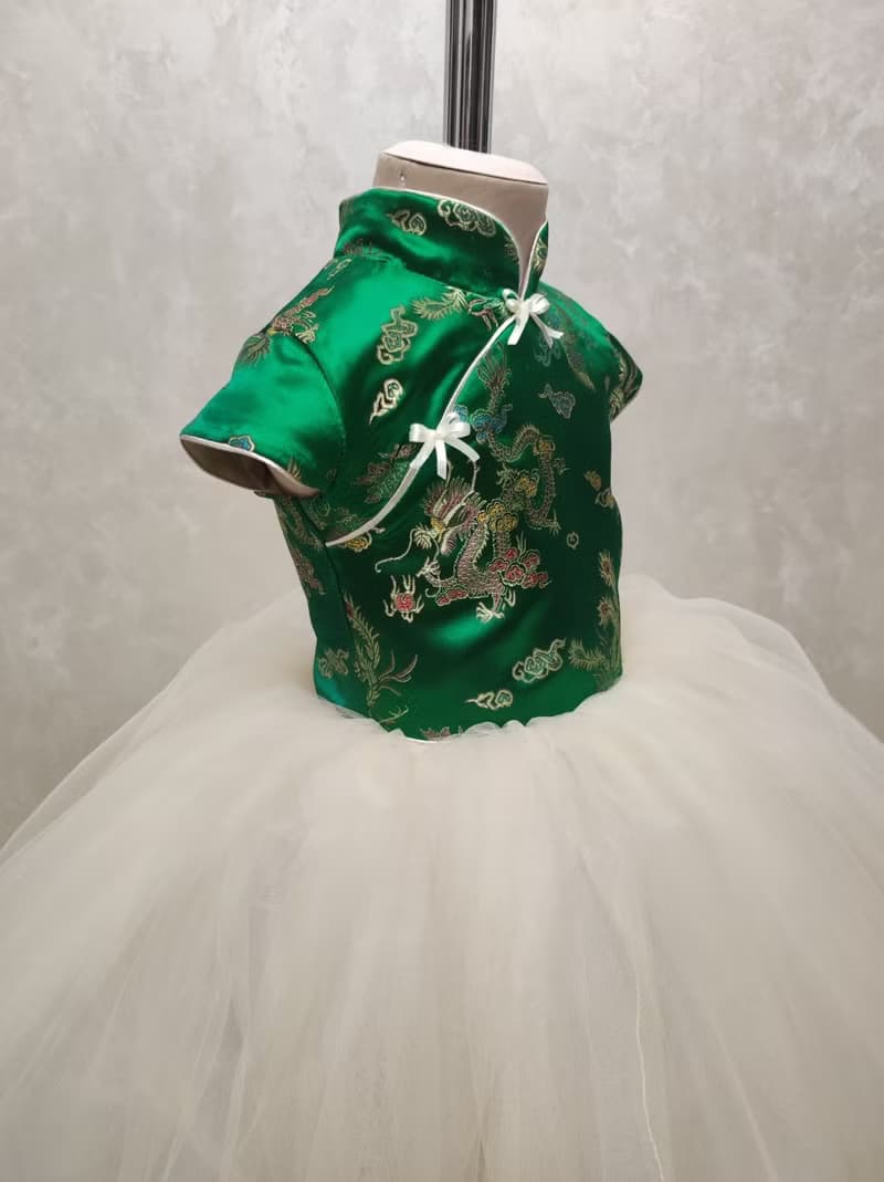 小童綠色和服緞面洋裝 象牙色裙子
