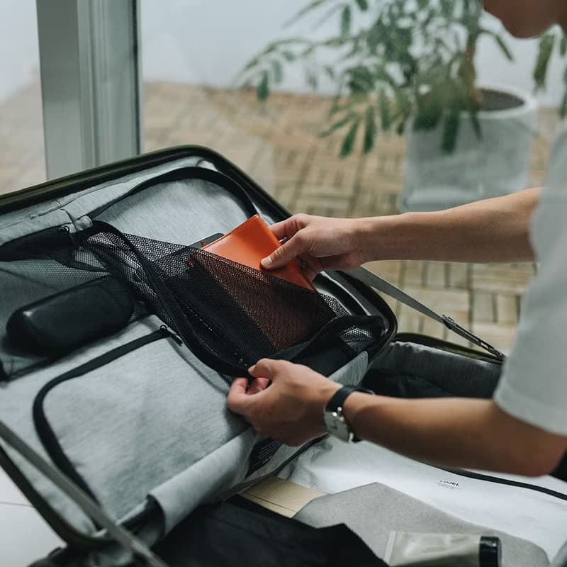 升級版【LOJEL】CUBO FIT 29.5吋前開擴充防盜拉鍊箱 酷黑