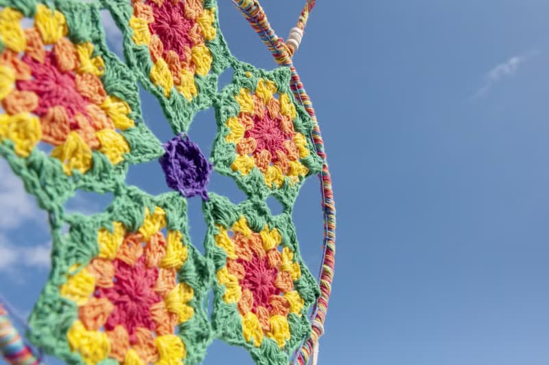 手工限量 情人節禮物 母親節禮物 生日禮物 民族風 boho 手工編織棉麻彩虹色捕夢網吊飾dream Cather / 手工蕾絲捕夢網- 花朵蕾絲彩虹21cm 