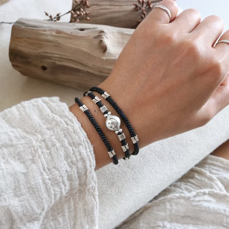 三圈手工編織蠟線手鍊搭配珠和吊飾泰銀 純銀笑臉手鍊 泰國手作