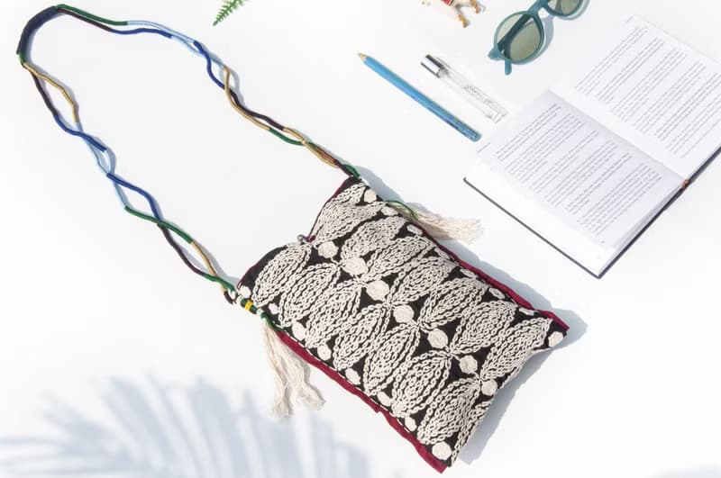 手縫純棉布側背包/刺繡斜背包/刺繡肩背包/indigo手縫藍染包-花朵