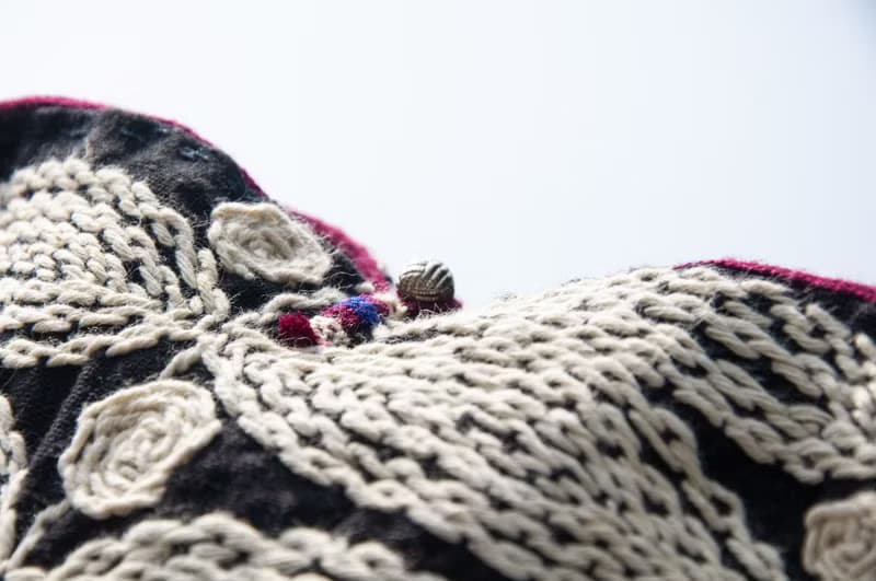 手縫純棉布側背包/刺繡斜背包/刺繡肩背包/indigo手縫藍染包-花朵