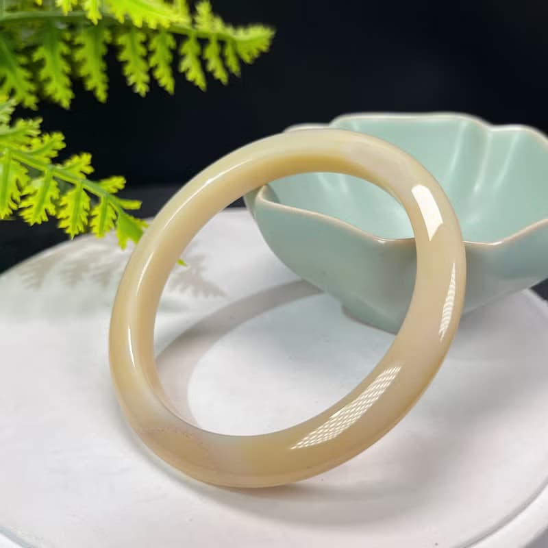 精品 奶酪色 瑪瑙手鐲 57+MM 冰潤起光天眼玉髓手環 財富平衡和諧