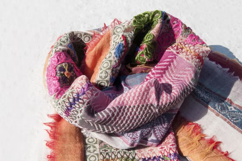 水煮羊毛披肩/針織圍巾/刺繡圍巾/羊絨披巾/喀什米爾Cashmere-花