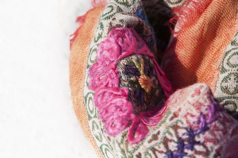 水煮羊毛披肩/針織圍巾/刺繡圍巾/羊絨披巾/喀什米爾Cashmere-花