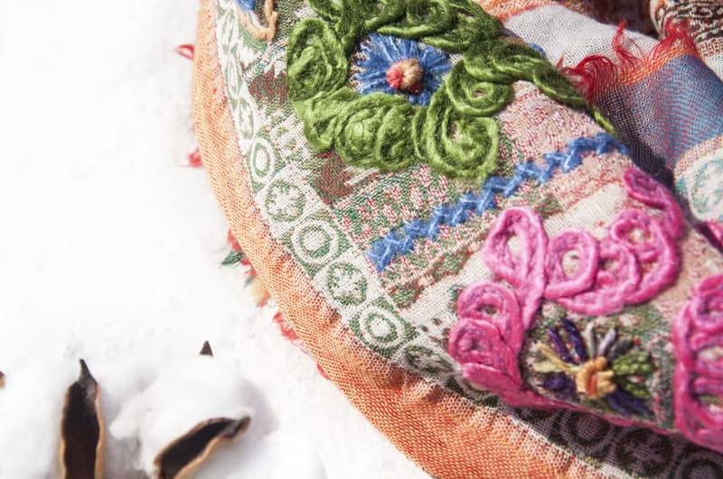 水煮羊毛披肩/針織圍巾/刺繡圍巾/羊絨披巾/喀什米爾Cashmere-花