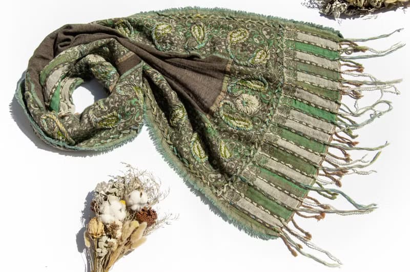水煮羊毛披肩/針織圍巾/刺繡圍巾/羊絨披巾/喀什米爾Cashmere-花
