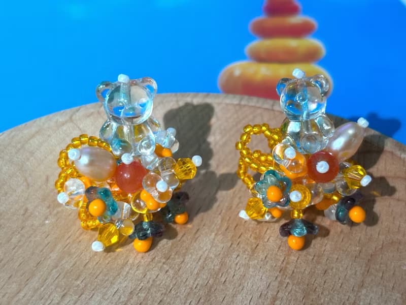 串珠花叢耳釘 原創手作耳飾 串珠花朵耳環 花叢小熊