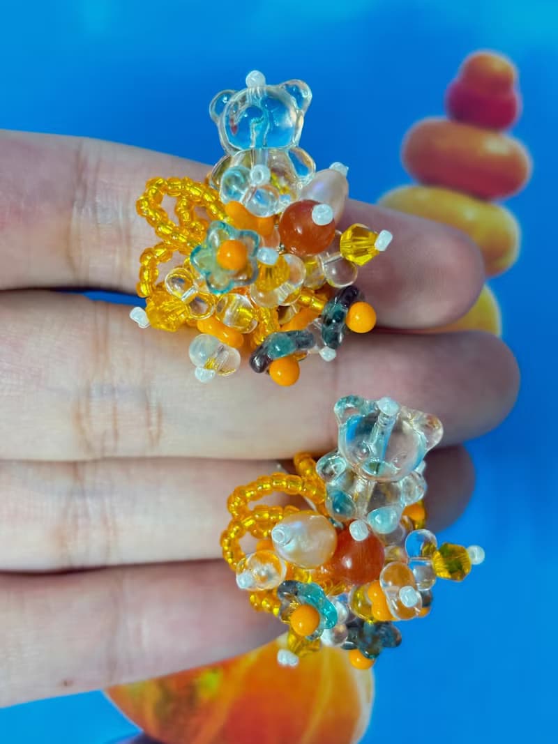 串珠花叢耳釘 原創手作耳飾 串珠花朵耳環 花叢小熊