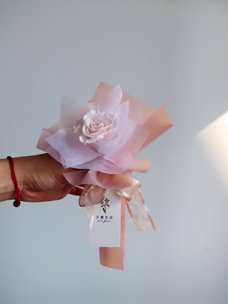 淡粉玫瑰單支 包裝小花束